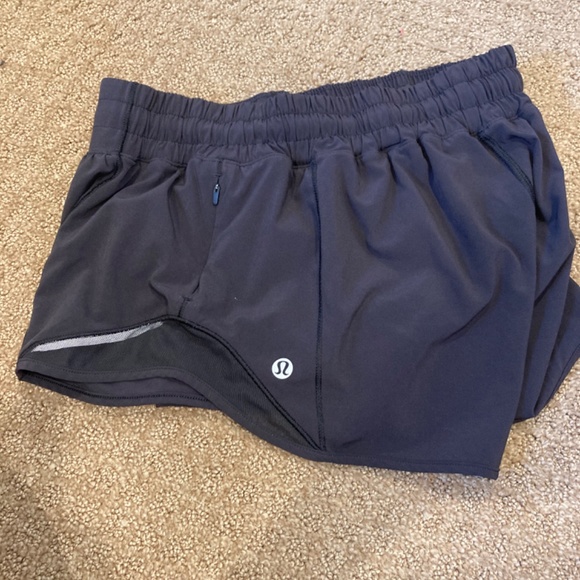 Lululemon Hotty Hot Shorts 2.5 inch Size 6 - Picture 6 of 12